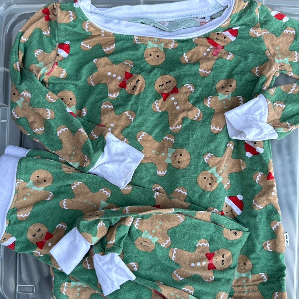 Little sleepies 12-18mths 2 pc